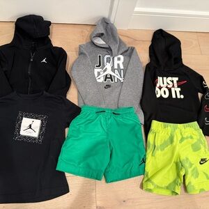 Air jordan Nike kids size 5-6 bundle